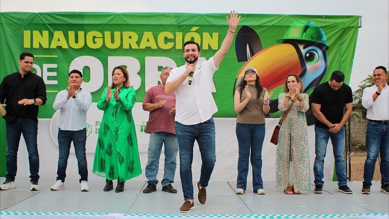 Llanitos celebra la inauguración de su calle pavimentada